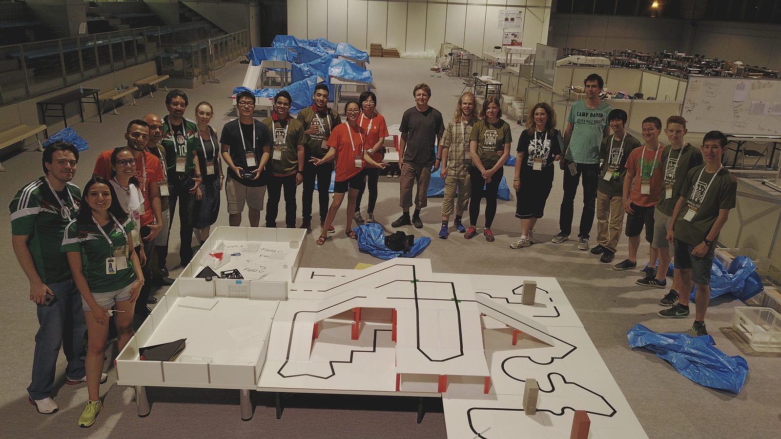 El Comité Organizador y Técnico de RoboCupJunior Rescue en RoboCup 2017, con un grupo fantástico de voluntarios.